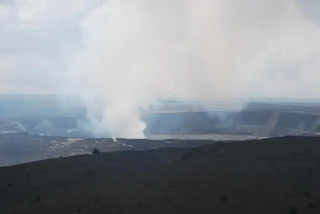 W jaki sposób sejsmometry i sejsmografy są wykorzystywane do pomiaru erupcji wulkanu?